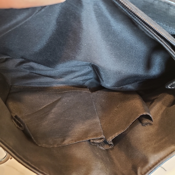 GianiBernini Tote bag/ Sz 6 height, 11 wide, 3 bottom wide - Picture 6 of 7